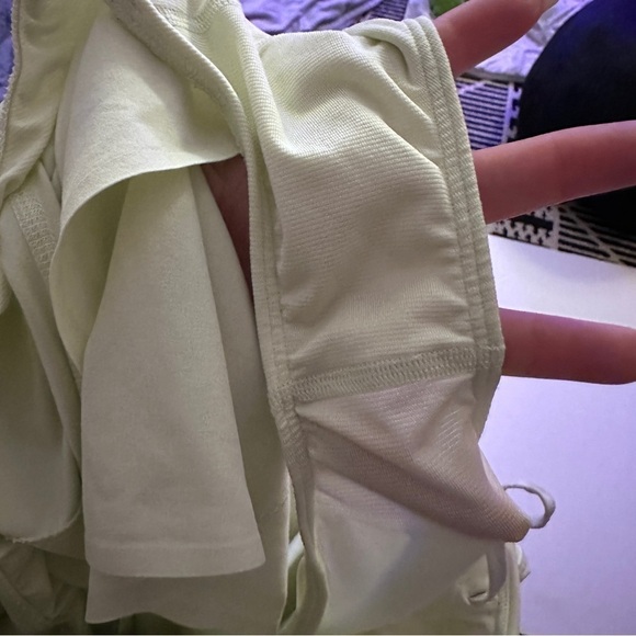 Athleta Run With It 4.5" Short Tequilla Green size XL - Picture 4 of 7